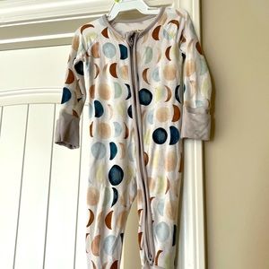 Little sleepies 3-6 mos EUC